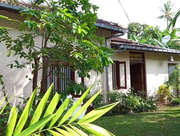 A Valuable 12 Perches Land with Old House For Sale in Narahenpita.