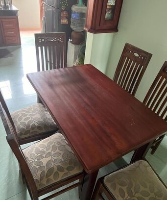 Dinning table with chairs for sale