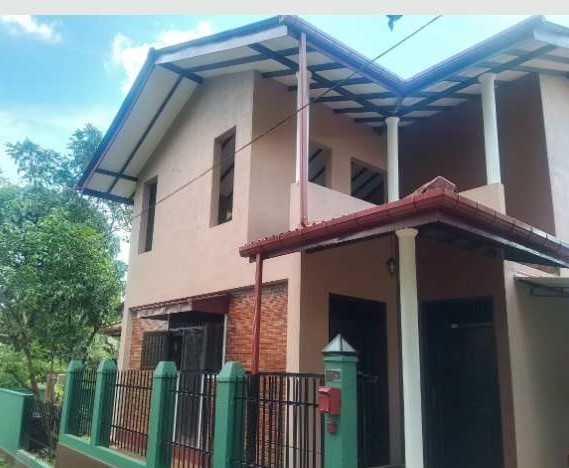 Two Storied House For Quick Sale Near Nsbm, Homagama