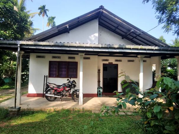A Single Storied House with 37 P Land For Sale in Homagama.