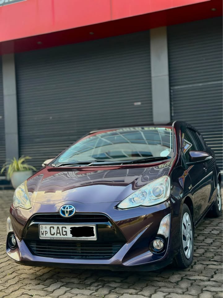 Toyota Aqua urban 2015