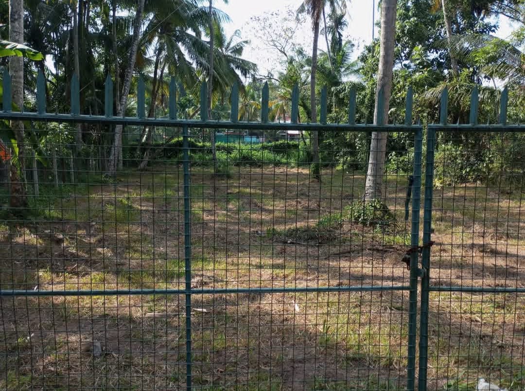 අන්ඩිඅම්බලම ඉඩමක් විකිණීමට.