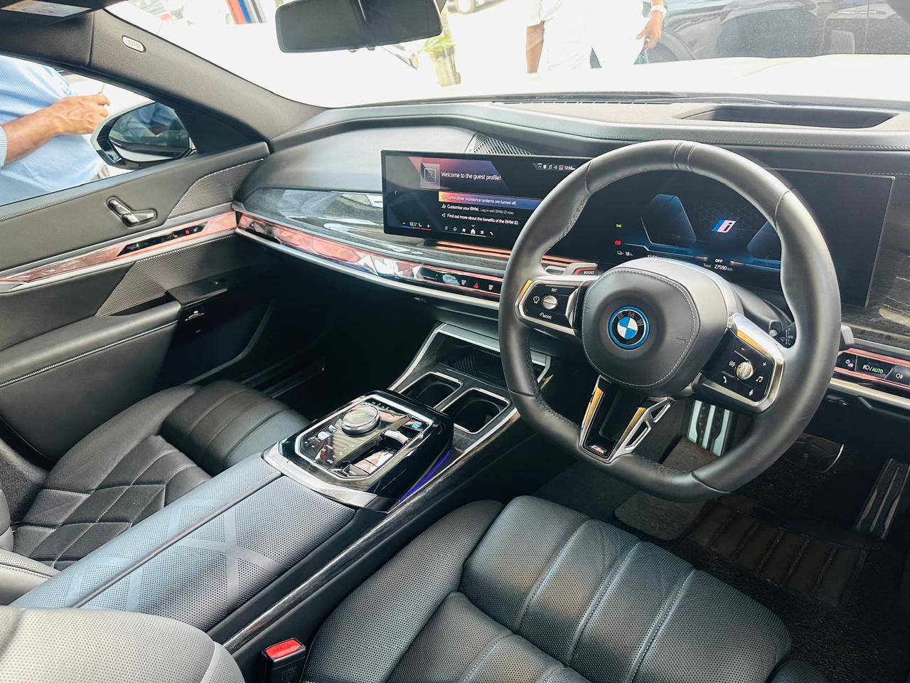 BMW I7 M SPORT 2024