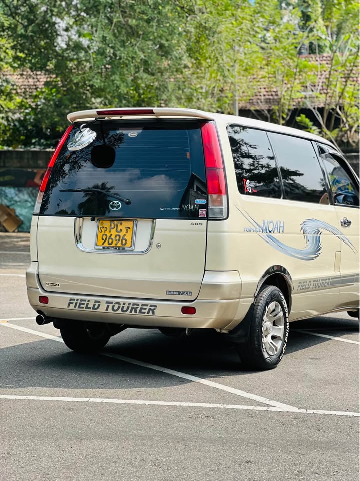 Toyota noah convert 2001