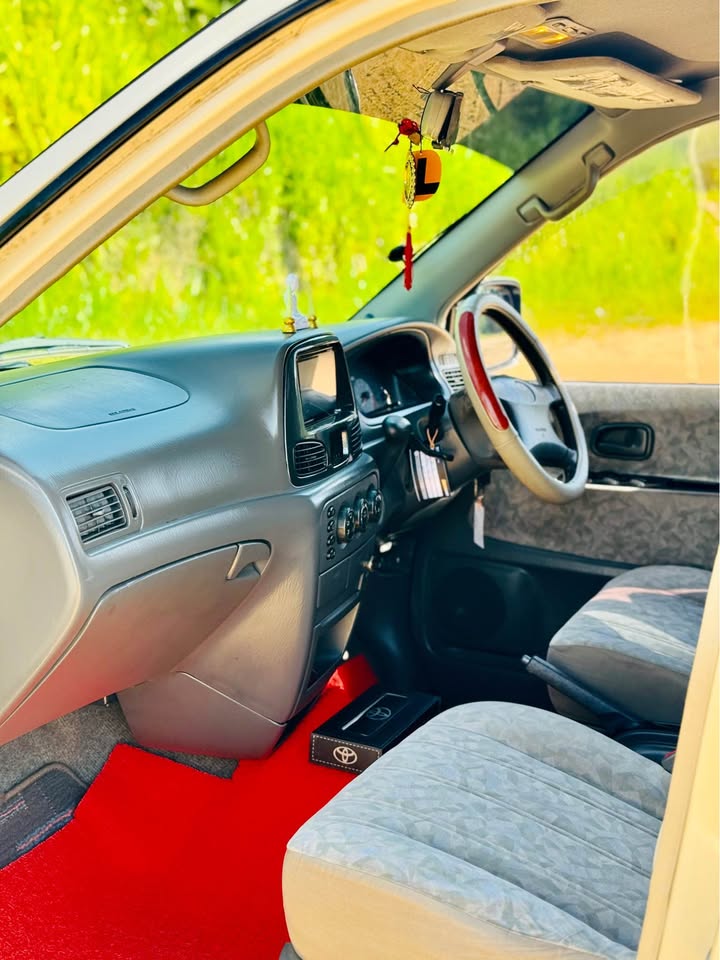 Toyota noah convert 2001