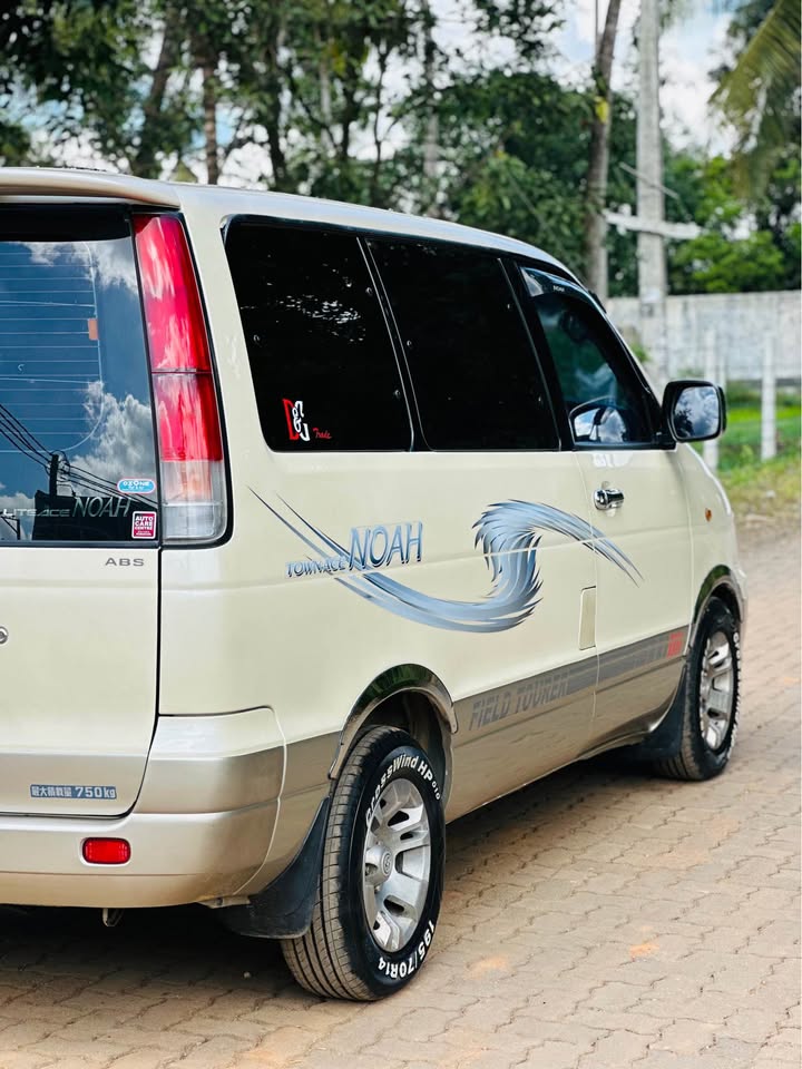 Toyota noah convert 2001