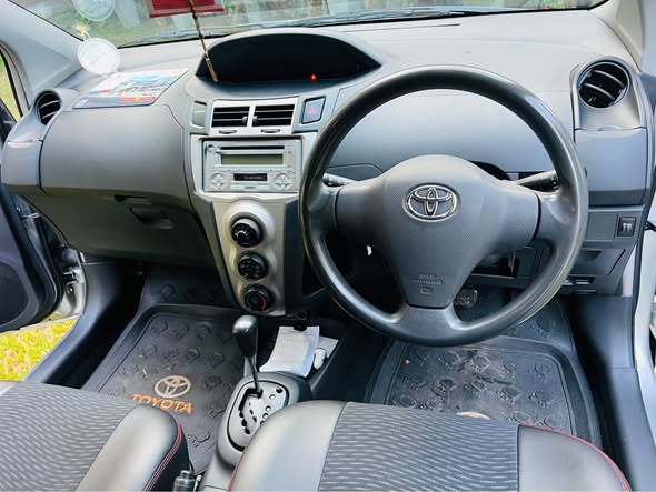 Toyota Vitz 2011