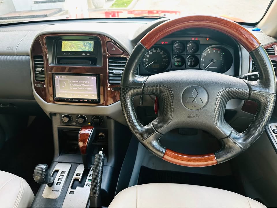 Mitsubishi Montero 2007