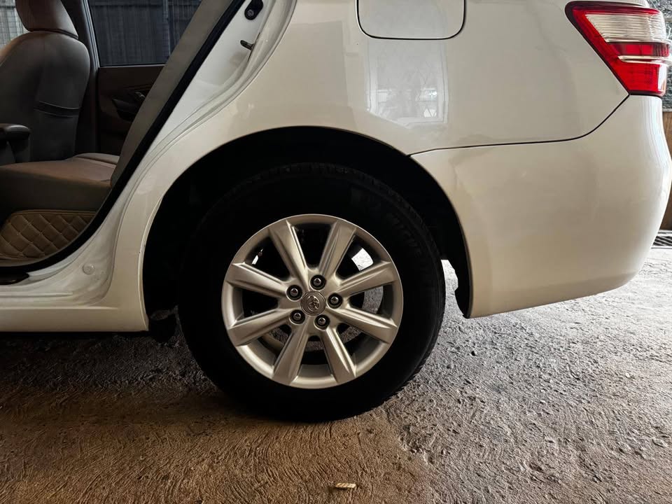 Toyota Premio 2013