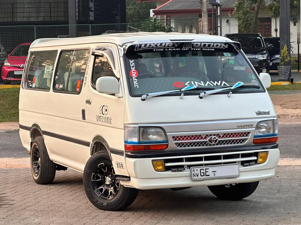 Toyota Dolphin LH112 2000