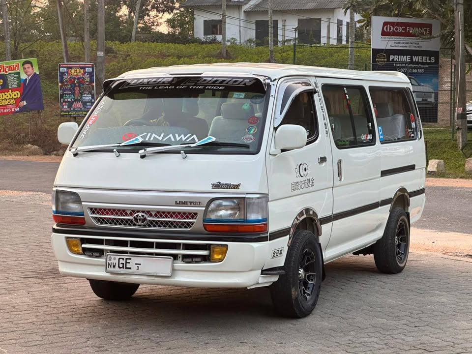 Toyota Dolphin LH112 2000