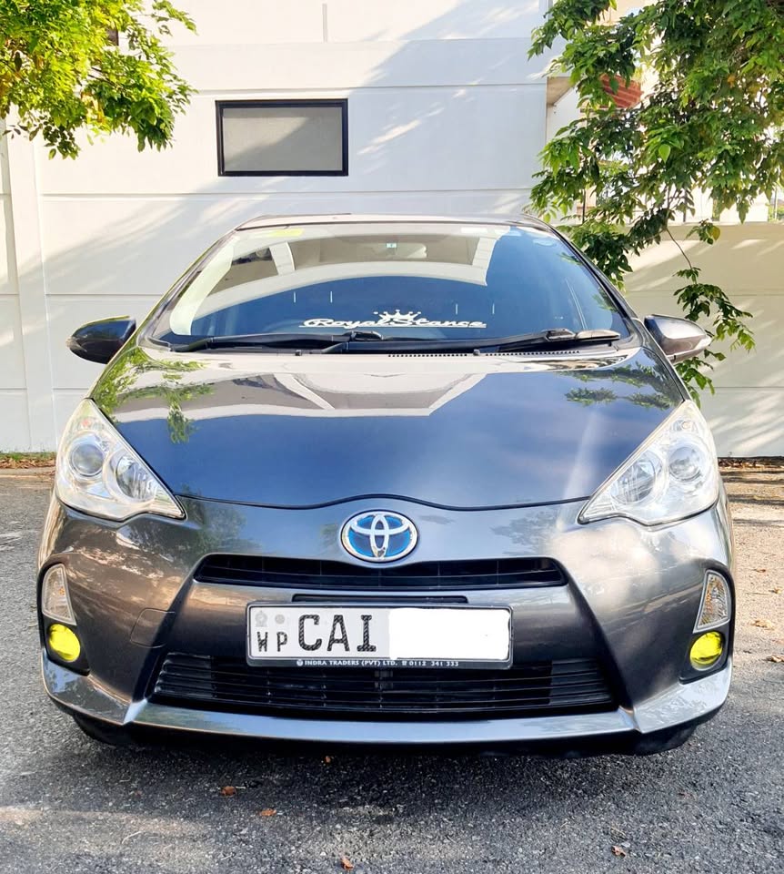 Toyota AQUA G GRADE 2013