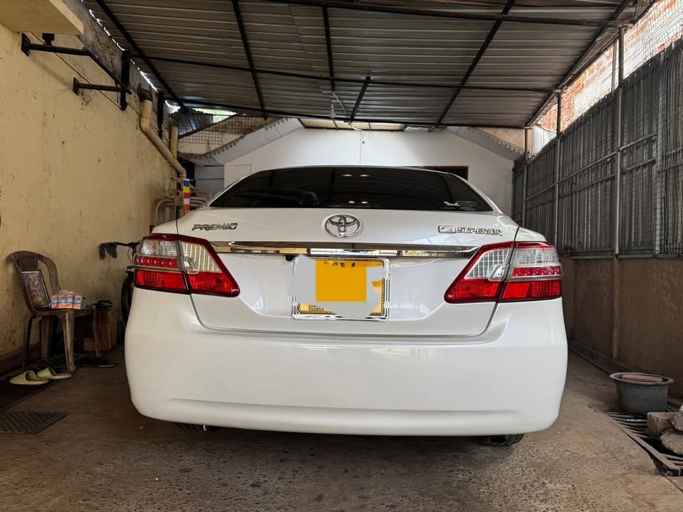 Toyota Premio 2013
