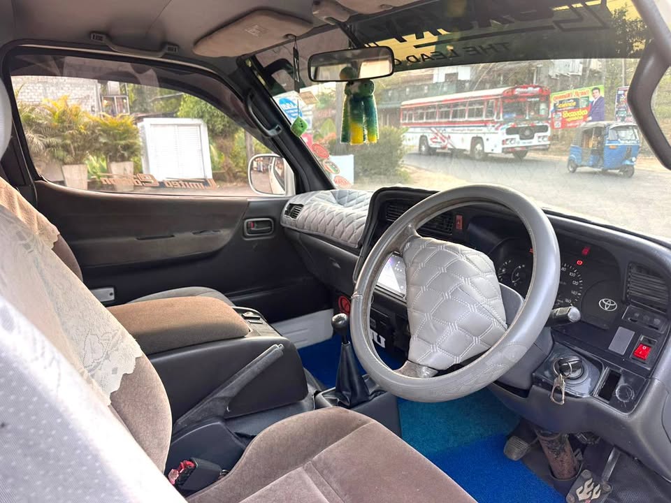 Toyota Dolphin LH112 2000