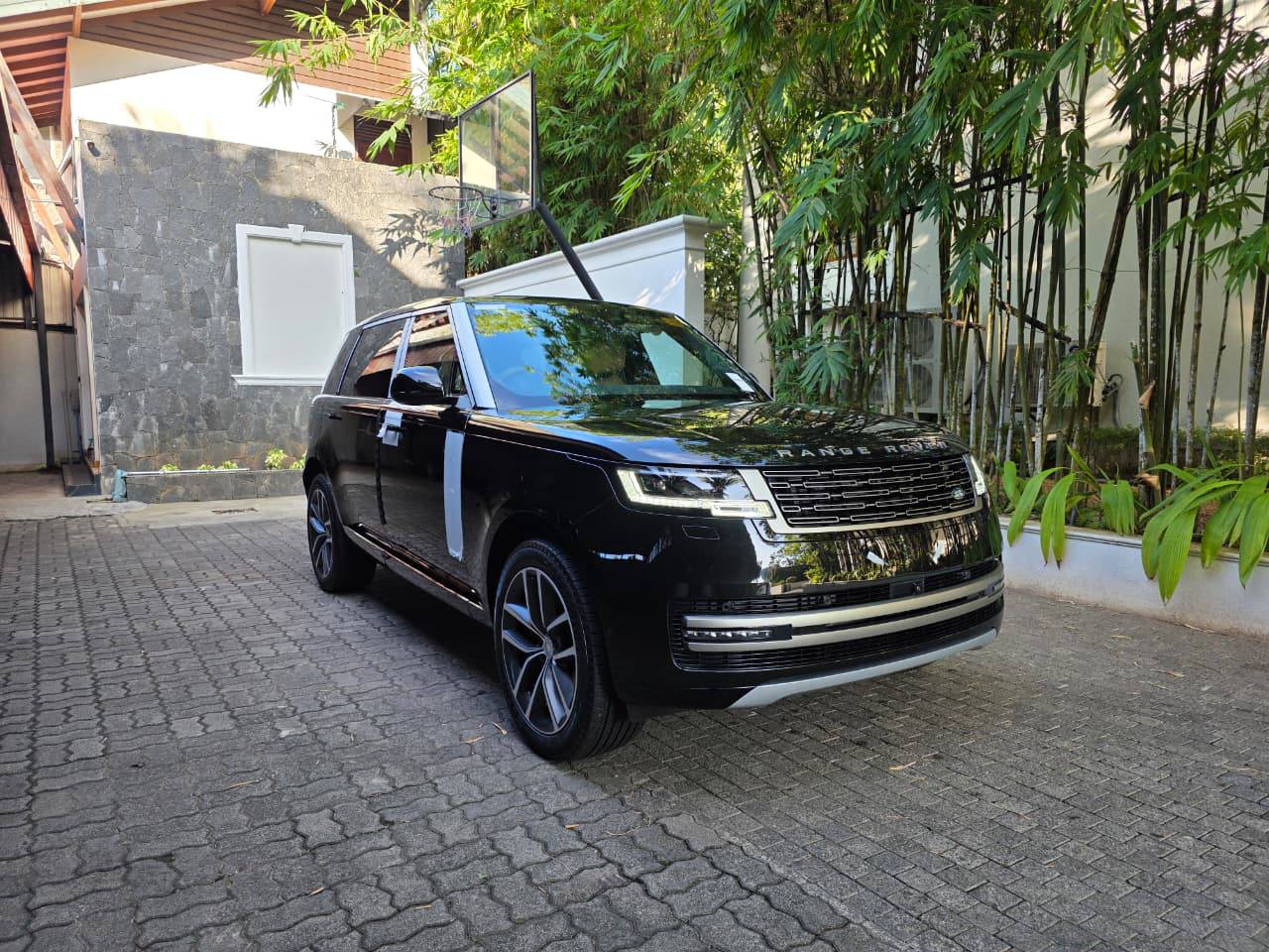 Range Rover Autobiography P460e LWB 2025