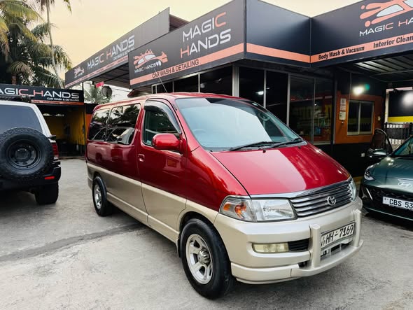 Toyota Regius 1998
