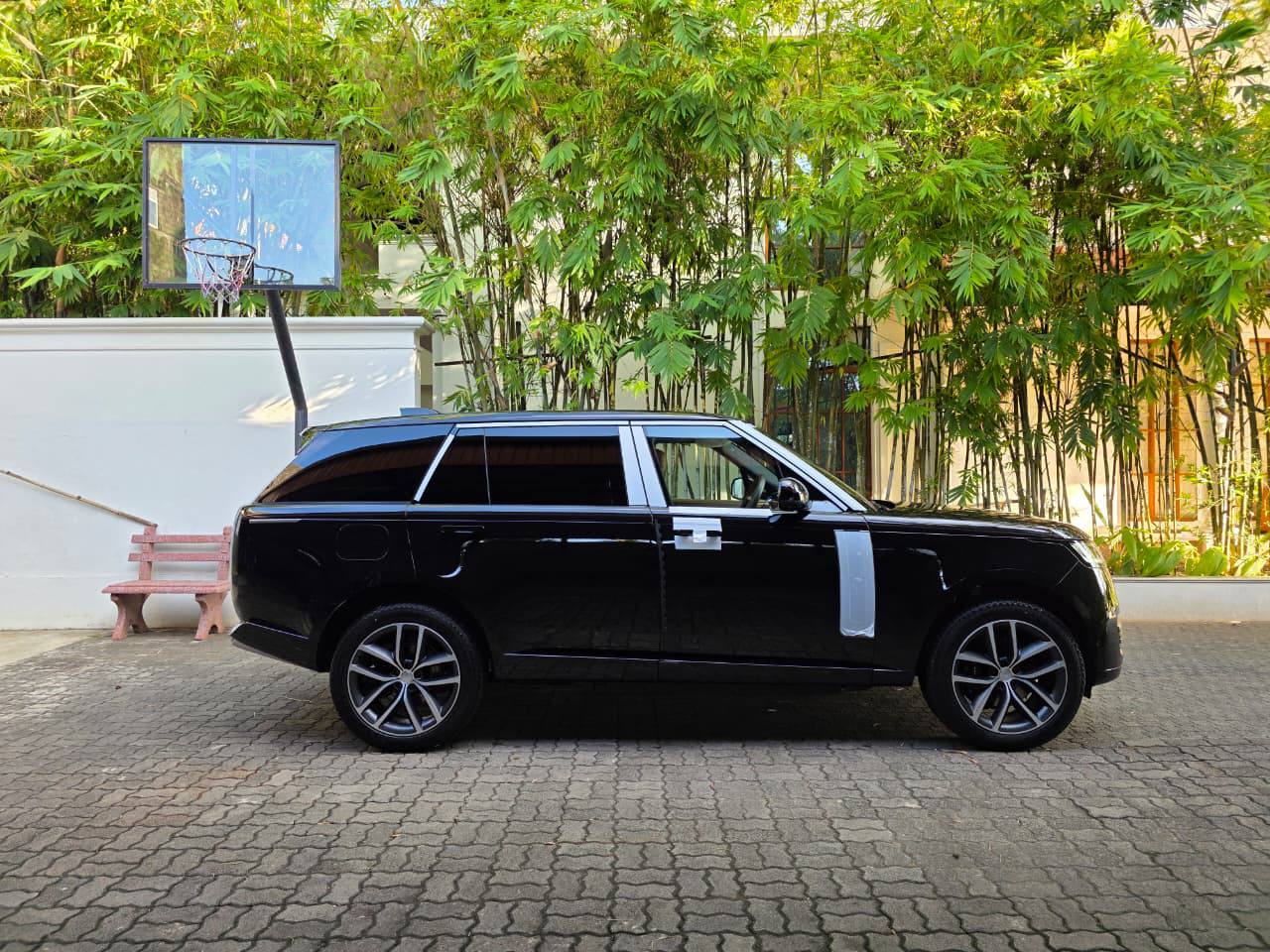 Range Rover Autobiography P460e LWB 2025