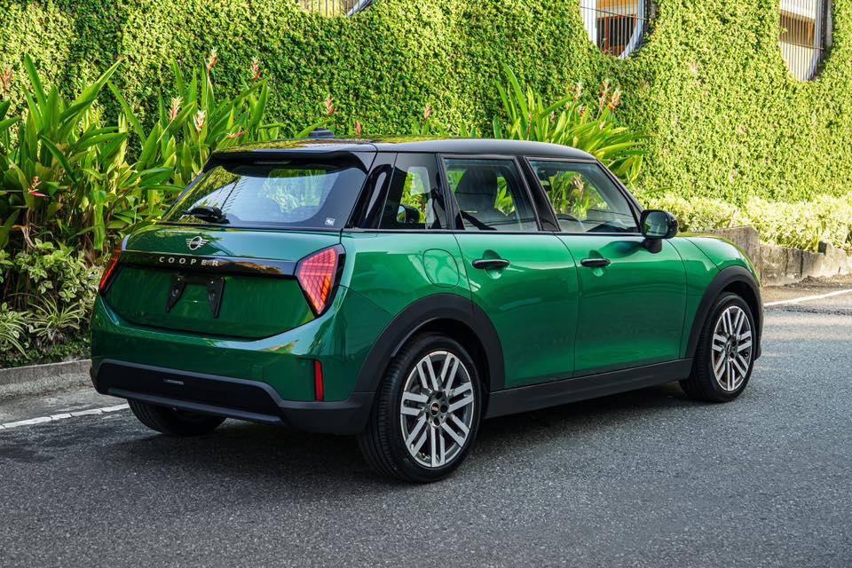 BMW MINI COOPER 2024