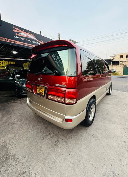 Toyota Regius 1998