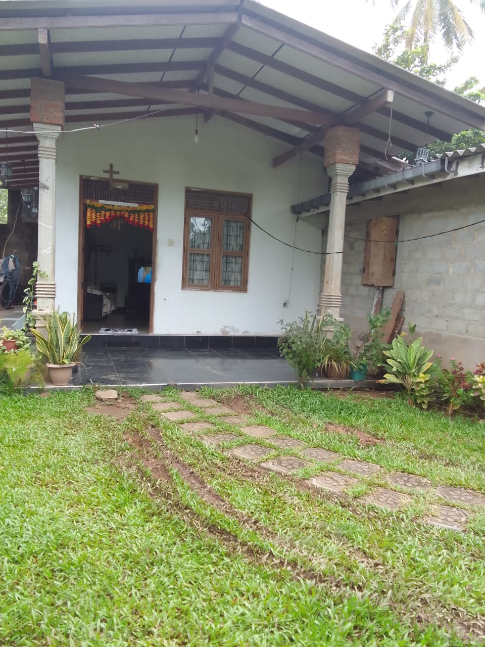 නිවසක් සහිත ඉඩමක් විකිණීමට… මීගමුව, අක්කර පනහ, ” කඳ සුරිදුගම” ..