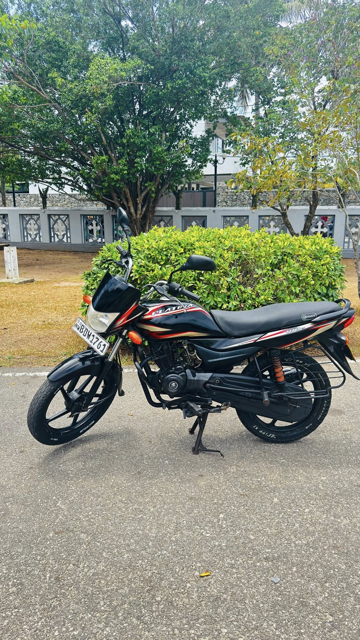 Bajaj Patina 100
