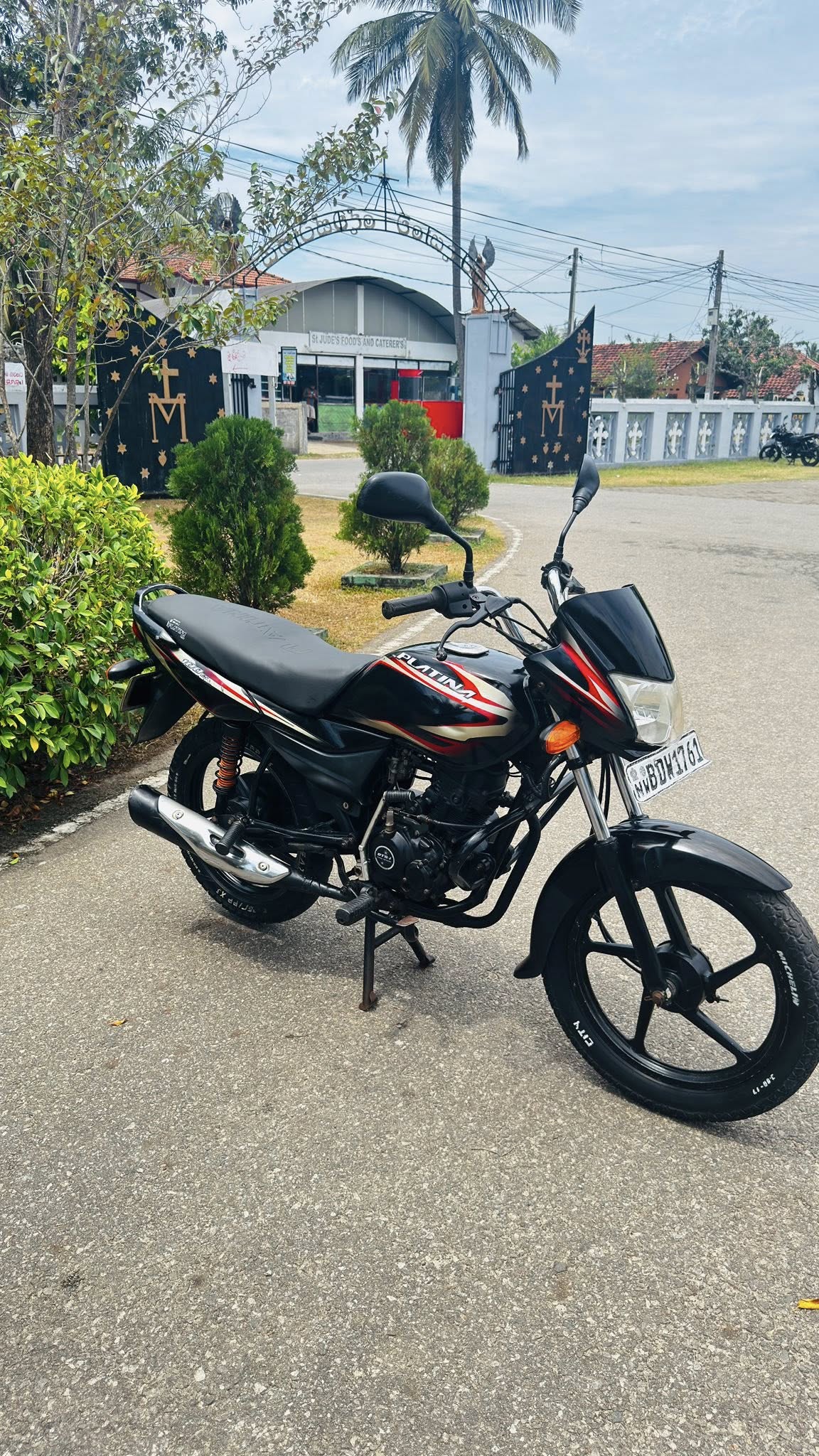 Bajaj Patina 100