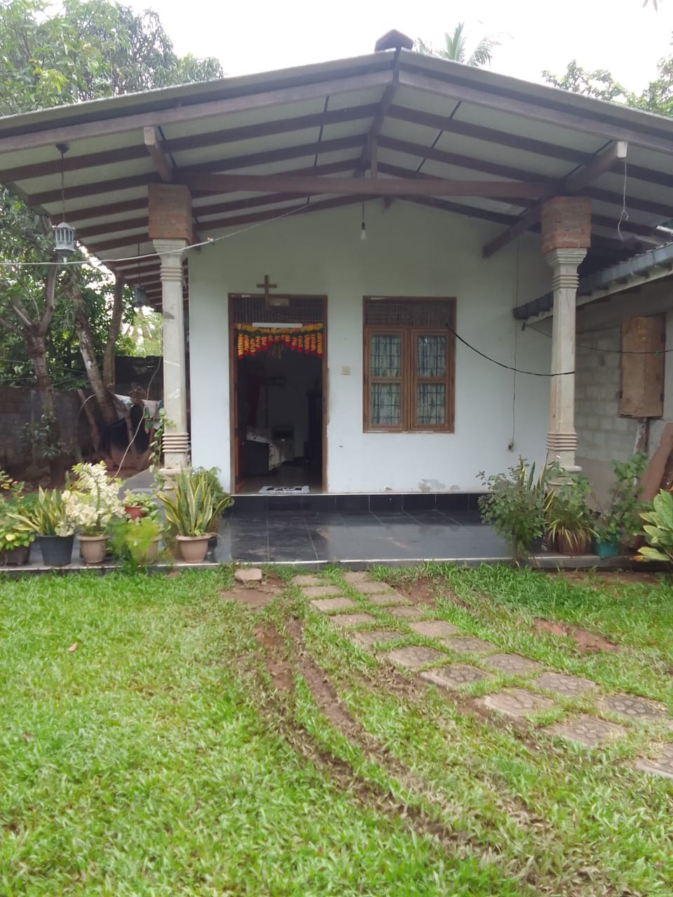 නිවසක් සහිත ඉඩමක් විකිණීමට… මීගමුව, අක්කර පනහ, ” කඳ සුරිදුගම” ..