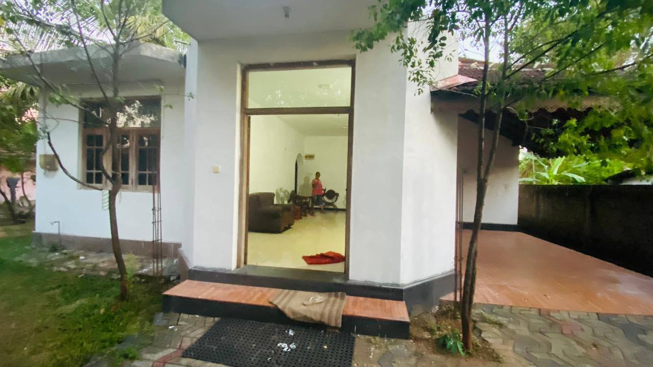 Semi Furnished Single house rent in Negombo
