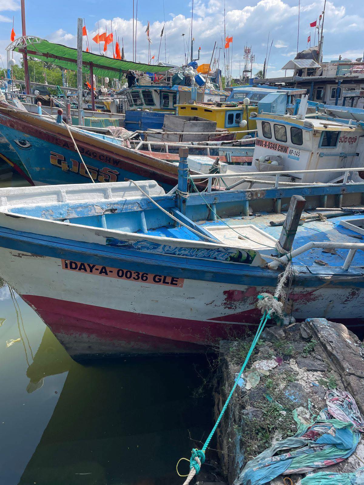 නිල් මැරින් boat