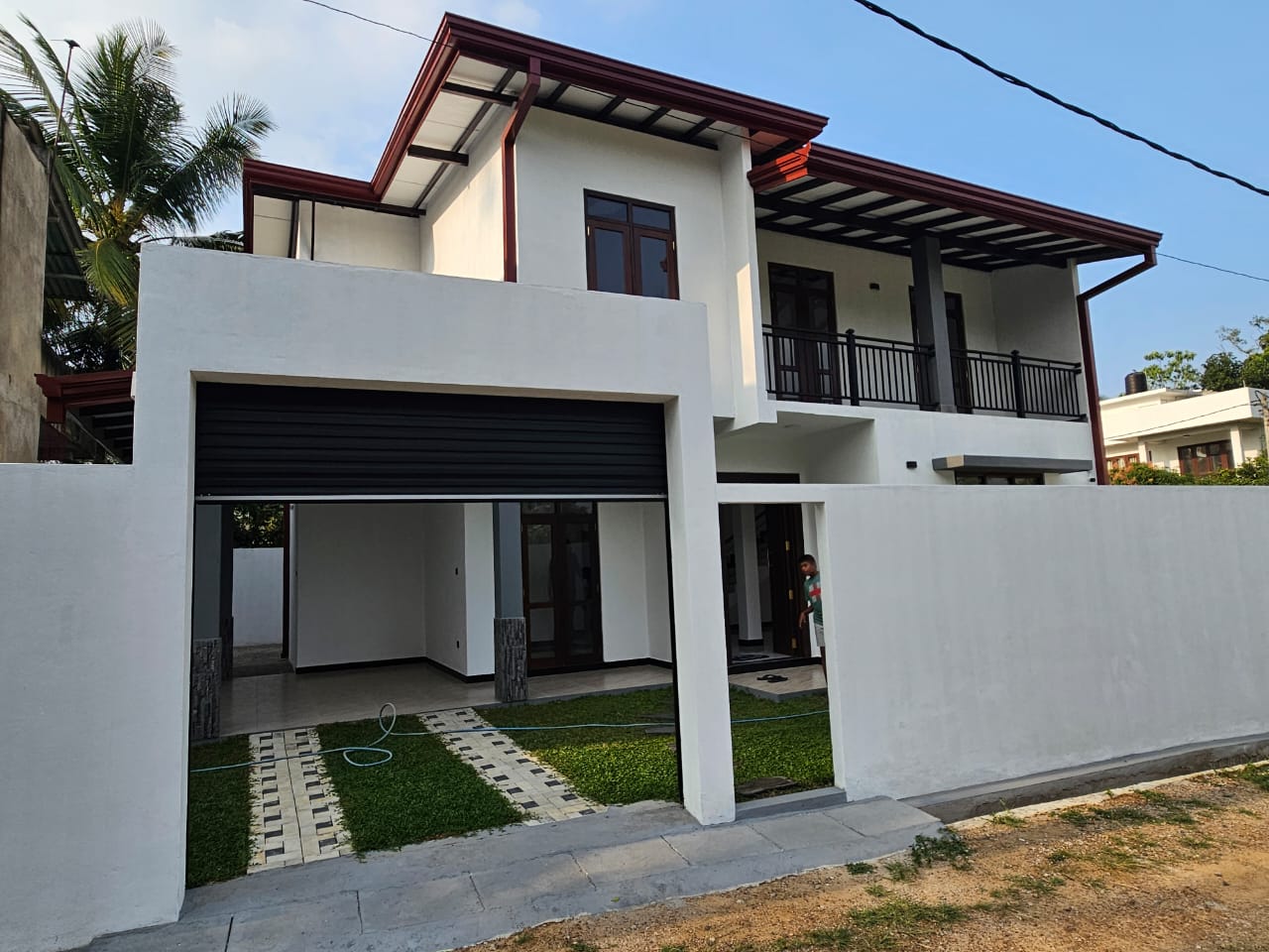 කොට්ටාව අතුරුගිරිය පාර වල්ගම නගරයේ අලුතින්ම ඉදිවුණු දෙමහල් නව නිවස විකිණීමට