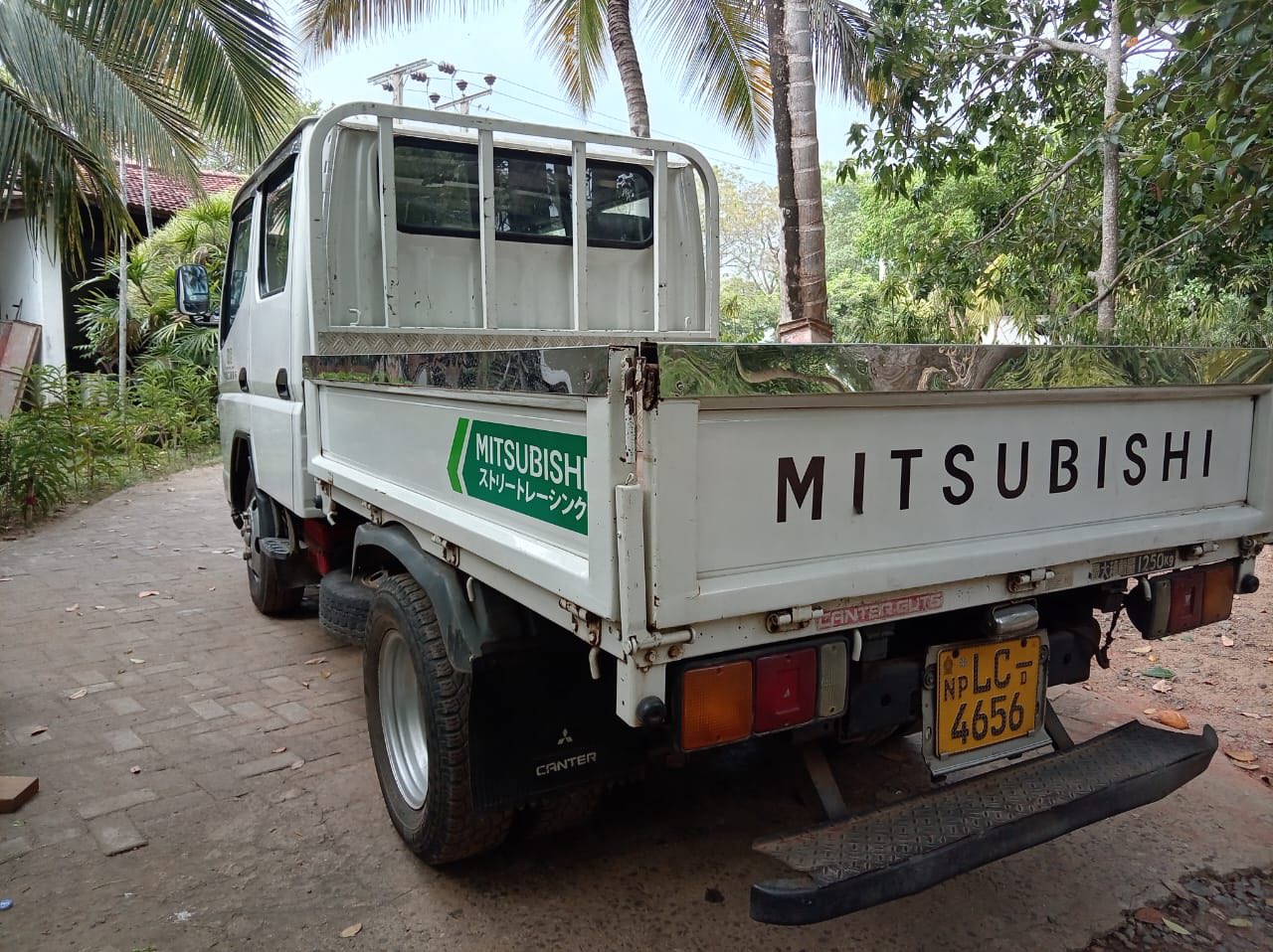 Mitsubishi Canter Crew-cab