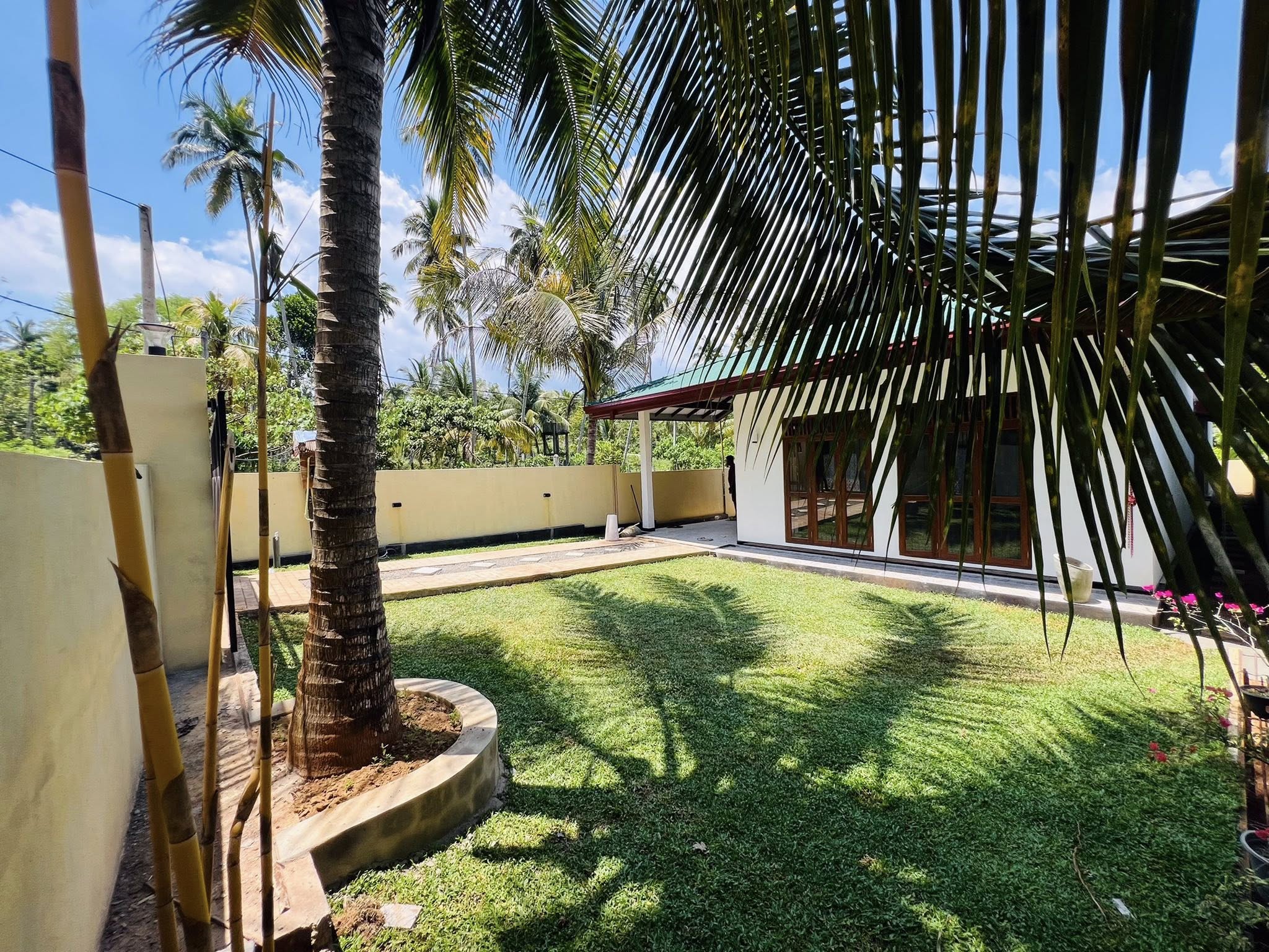 පදිංචි නොවු අංග සම්පූර්න නව නිවස විකිණීමට