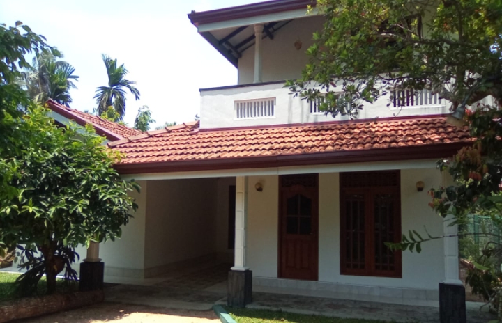 නිදහස් නිස්කලංක ආරක්ෂිත වටපිටාවක පිහිටි අංග සම්පූර්ණ දෙමහල් නිවසක් විකිණීමට ඇත…