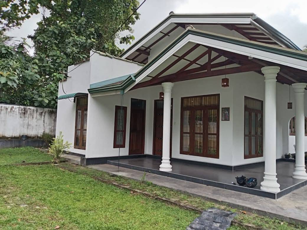 මීගමුව කටාන පාරෙ වෙලේකඩේ හන්දියෙ මෙම නවීන නිවස විකිණීමට ඇත.