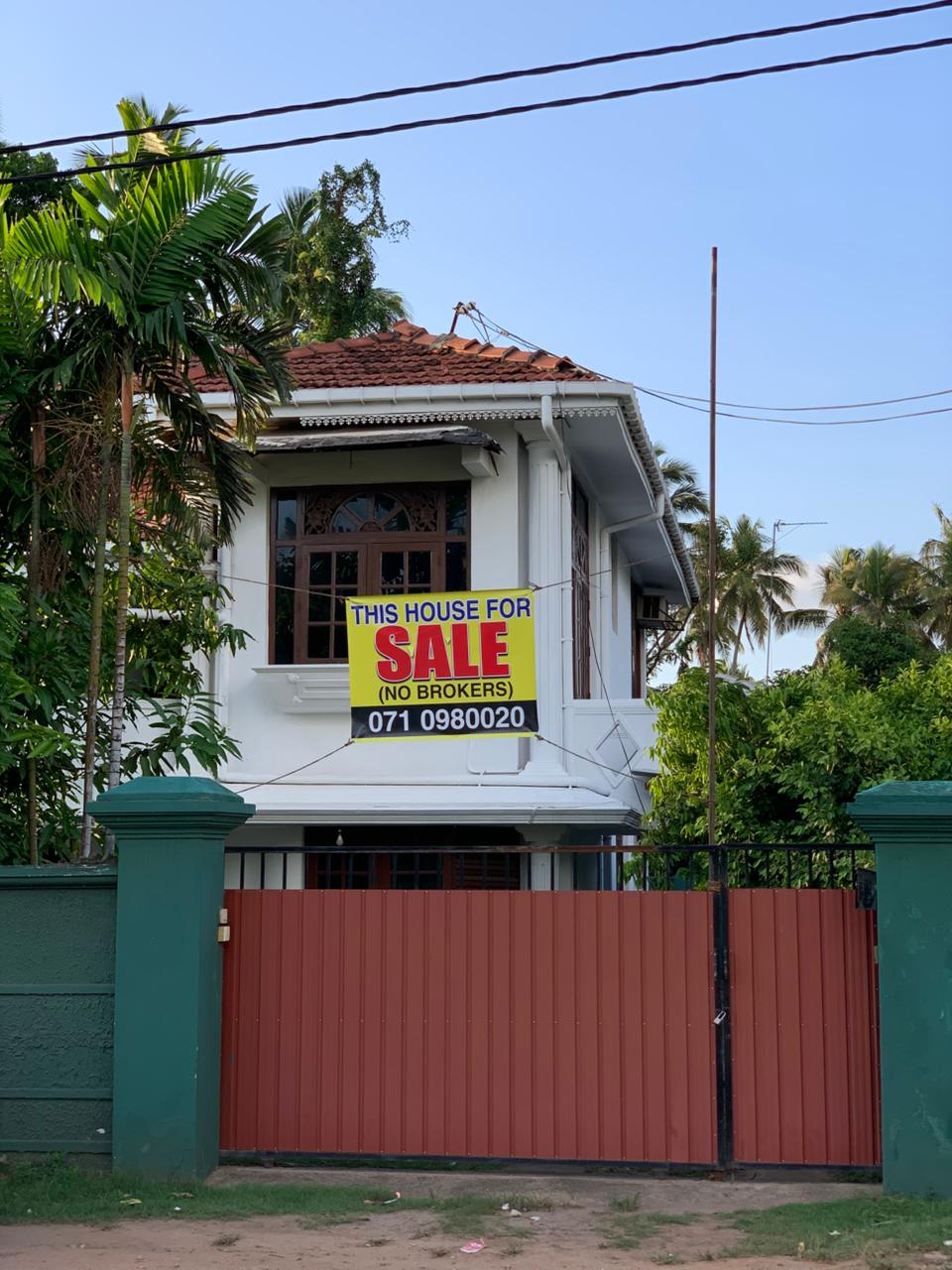 මීගමුව, අක්කරපනහ ප්‍රධාන පාරට මුහුණ ලා දෙමහල් නිවසක් සහිත පර්චස් 13.5 ක ඉඩමක් විකිනීම