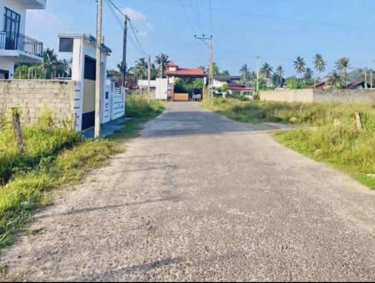 මීගමුව කදිරාන Grand City Home Lands පර්චස් 10.5 හතරැස් ඉඩම
