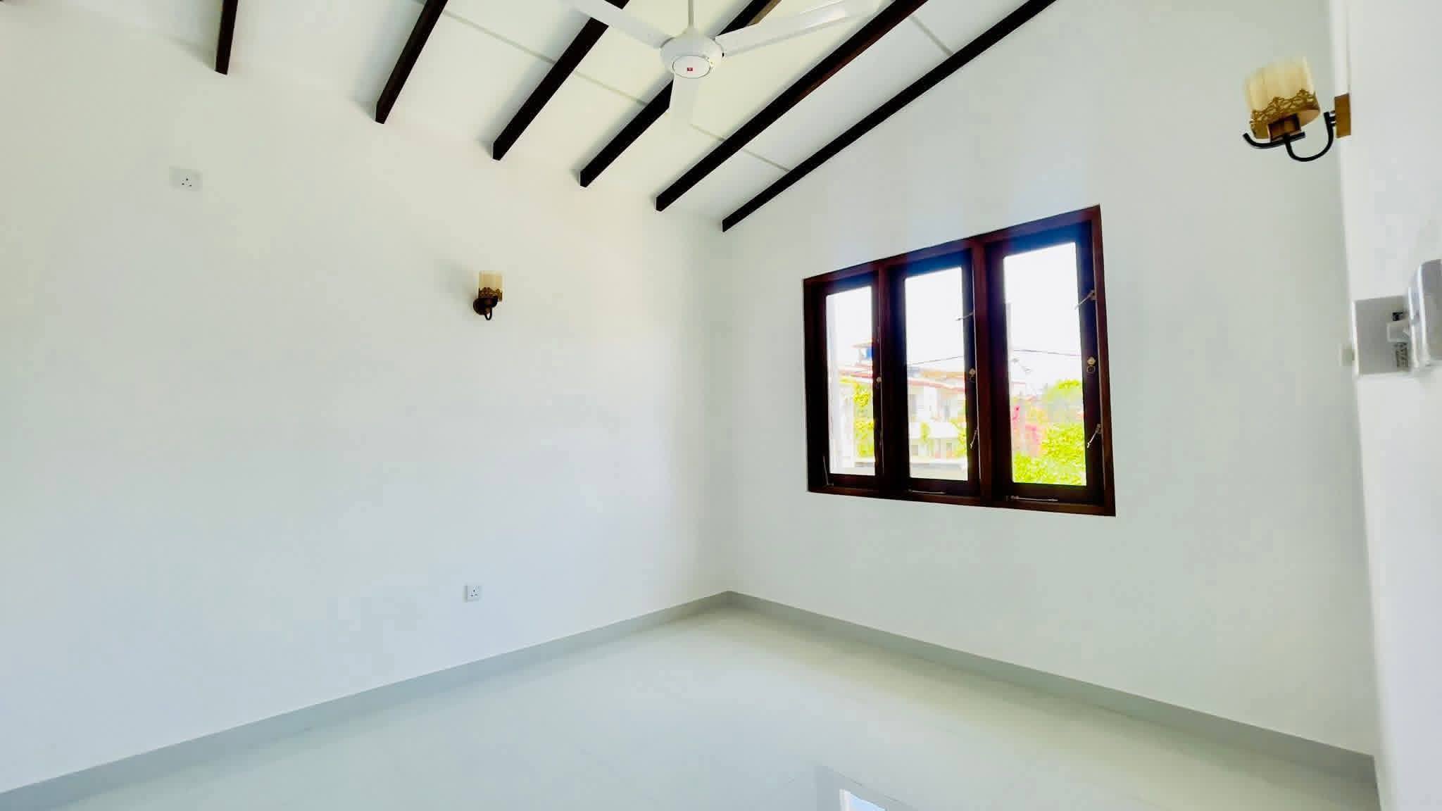 LUXURY BRAND NEW HOUSE FOR SALE – ATHURUGIRIYA (M.D.H JAYAWARDENA ROAD)