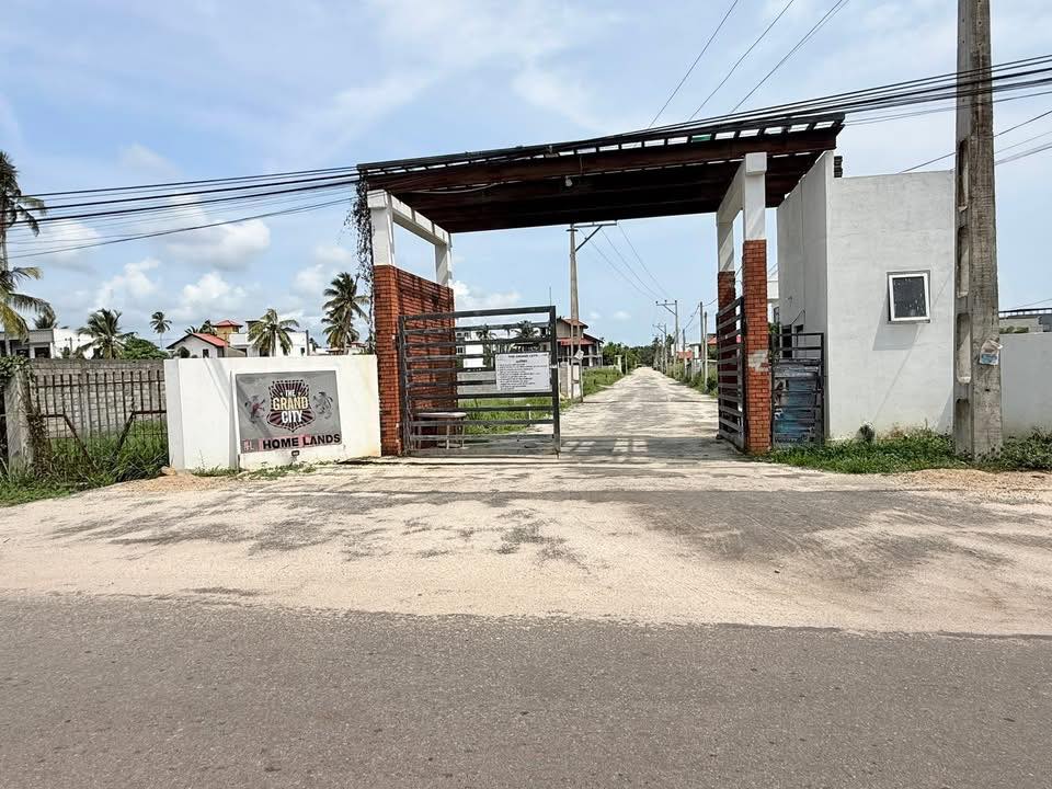 මීගමුව කදිරාන Grand City Home Lands පර්චස් 10.5 හතරැස් ඉඩම