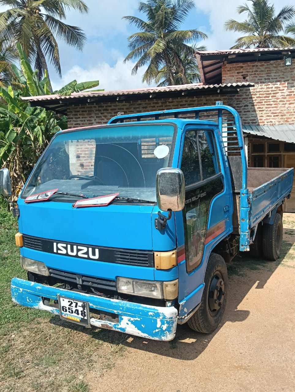 ඉසුසු ලොරි