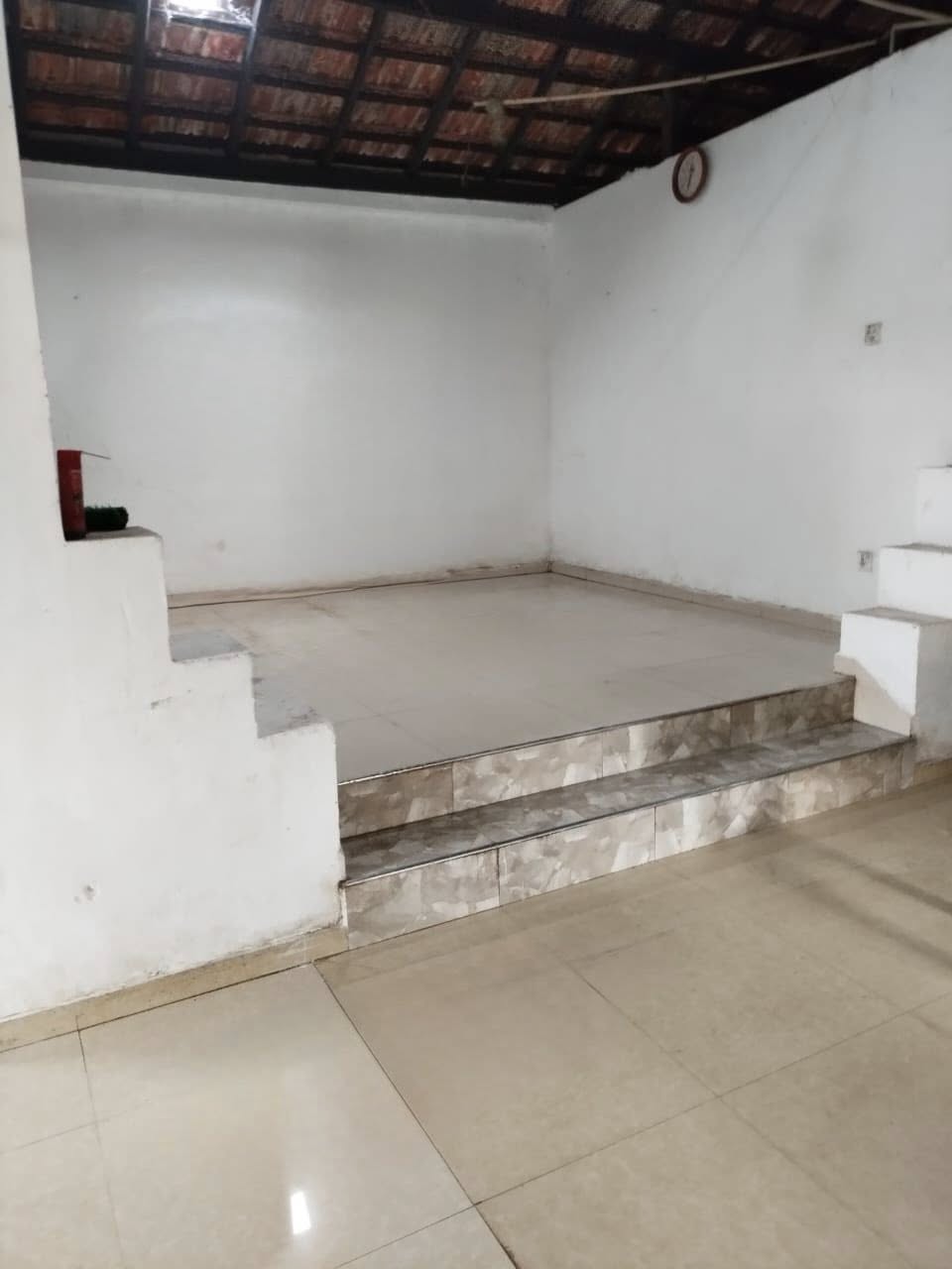 ජා-ඇළ රණසිංහ පාරේ නිවසක් සමග ඉඩමක් ඉතා ඉක්මණින් විකිණීමට.