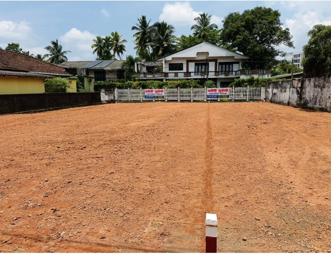 ගම්පහ නගරයෙන් ම පර්චස් 10 ඉඩමක්