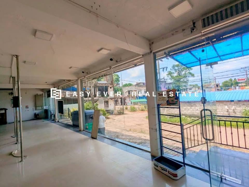 වේයන්ගොඩ නගර මධ්‍යයෙන් / පර්වස් 34/ ව’ අඩි 5000/= /සුපිරි වෙලඳසැල / පර්වස් 23 ක රථ ගාල / මිලියන 125/=