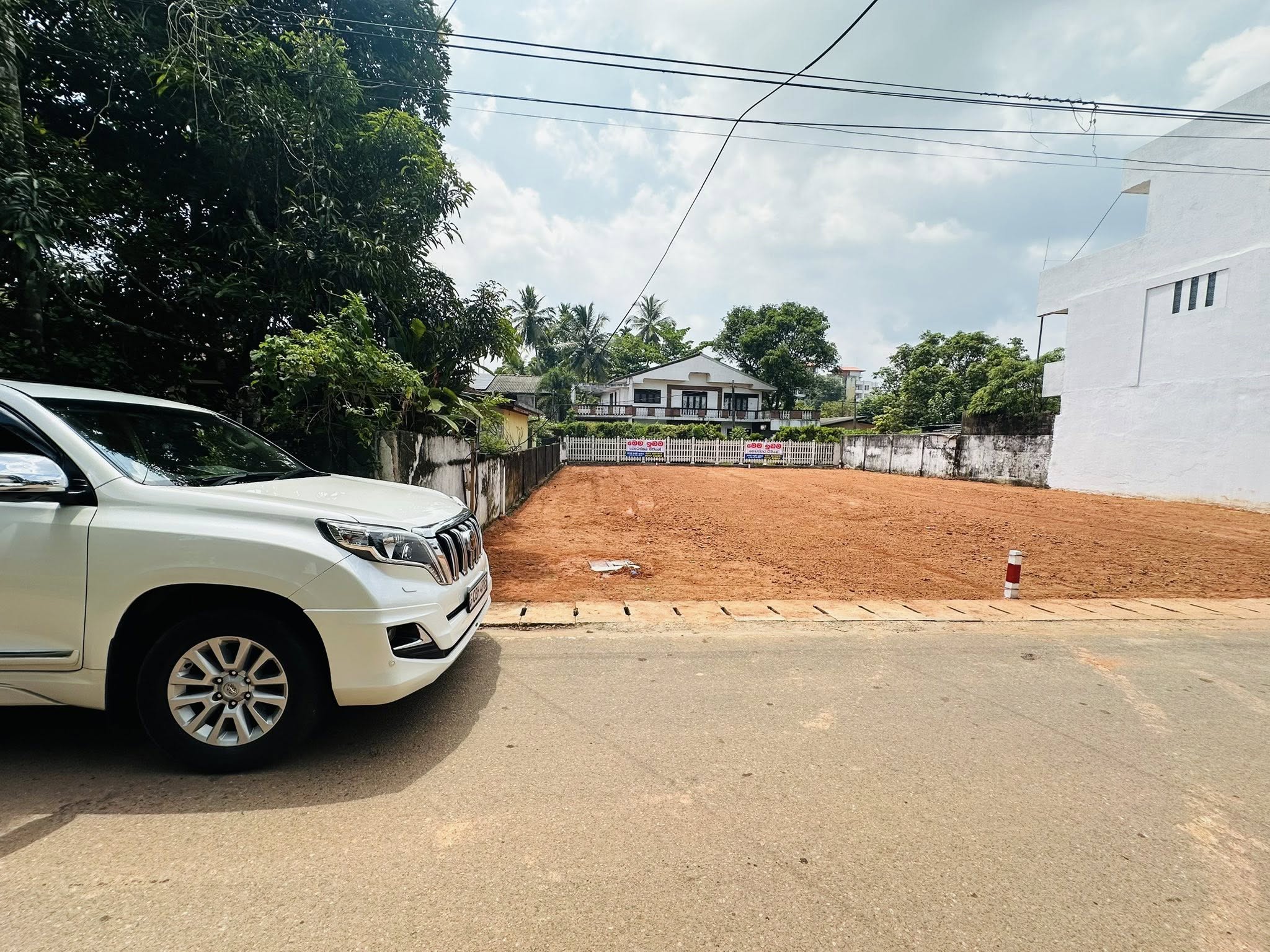 ගම්පහ නගරයෙන් ම පර්චස් 10 ඉඩමක්