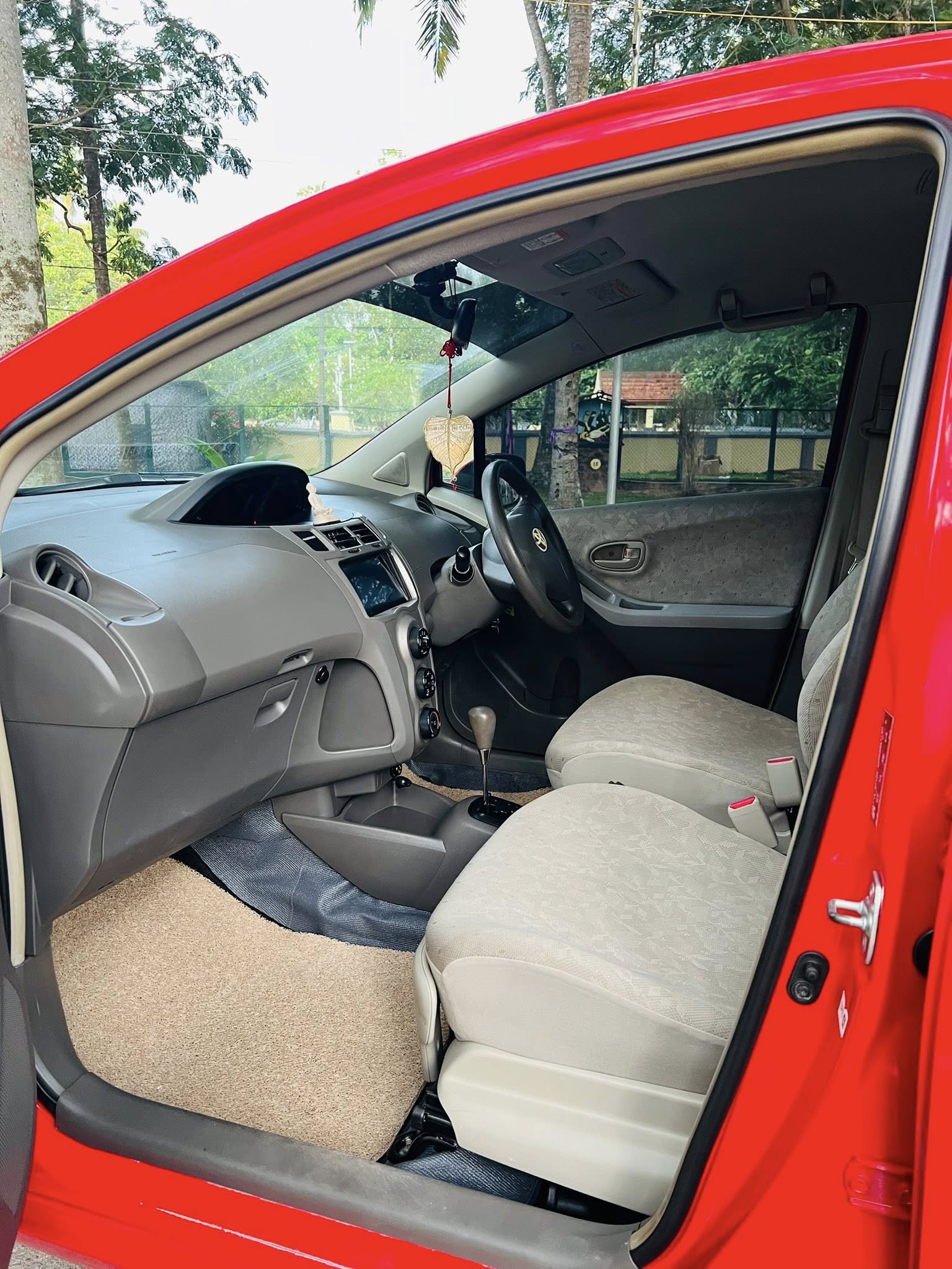 TOYOTA VITZ (KSP 90)