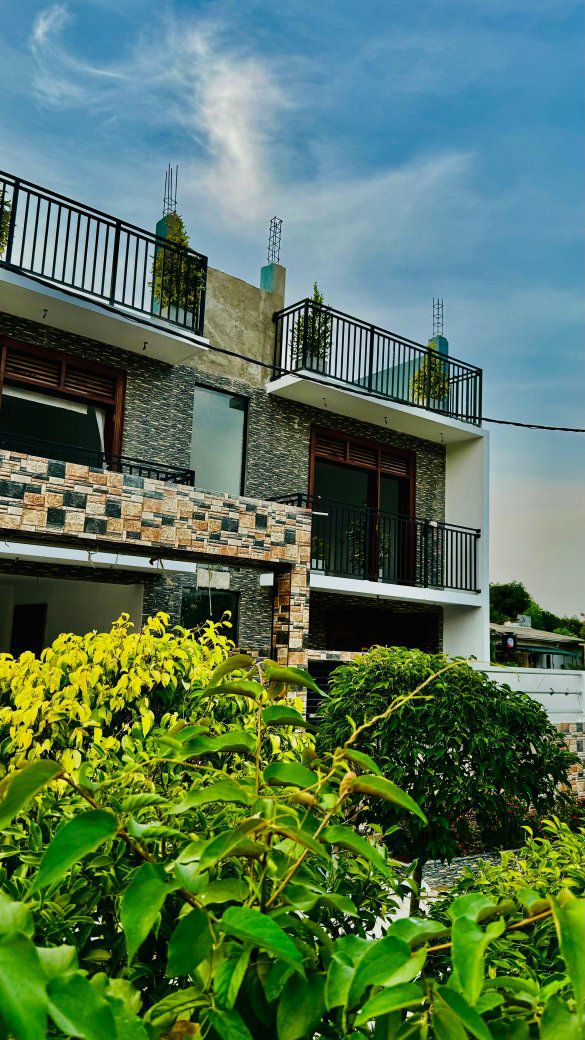වාසිතු විදයානුකුලව උසස්ම ප්‍රමිතියෙන් ඉදිකල නවීන පන්නයෙ සුපෝපබොගි දෙමහල් නිවස