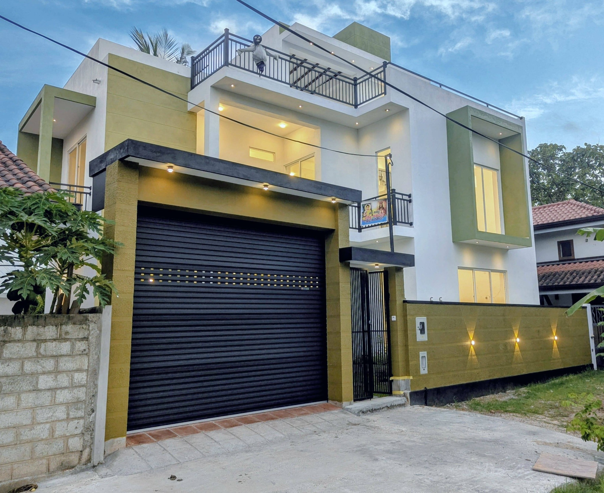 super elehant Brandnew box model house for sale -negombo, daluwakotuwa.