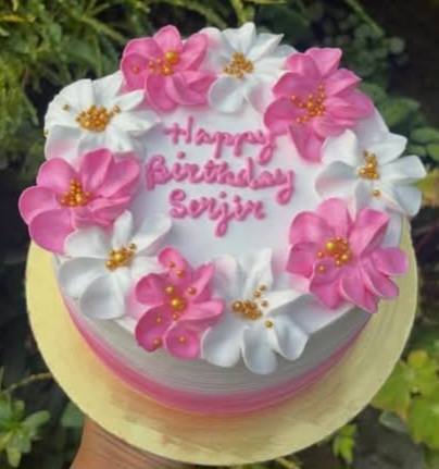ඔබේ ඕනම උත්සව අවස්ථාවක් සඳහා කේක් එකක් අපි දෙන්න සූදානම්