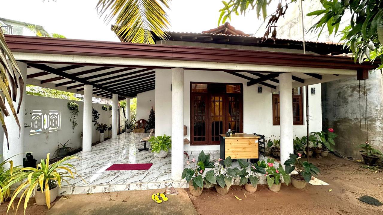 මීගමුවෙන් පචස් 9ක ඉඩමක නිවසක් විකිණීමට – තෙල්වත්ත හංදිය