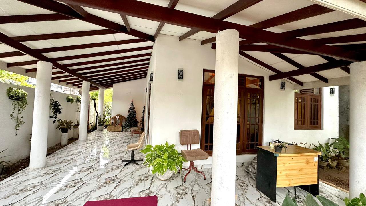 මීගමුවෙන් පචස් 9ක ඉඩමක නිවසක් විකිණීමට – තෙල්වත්ත හංදිය