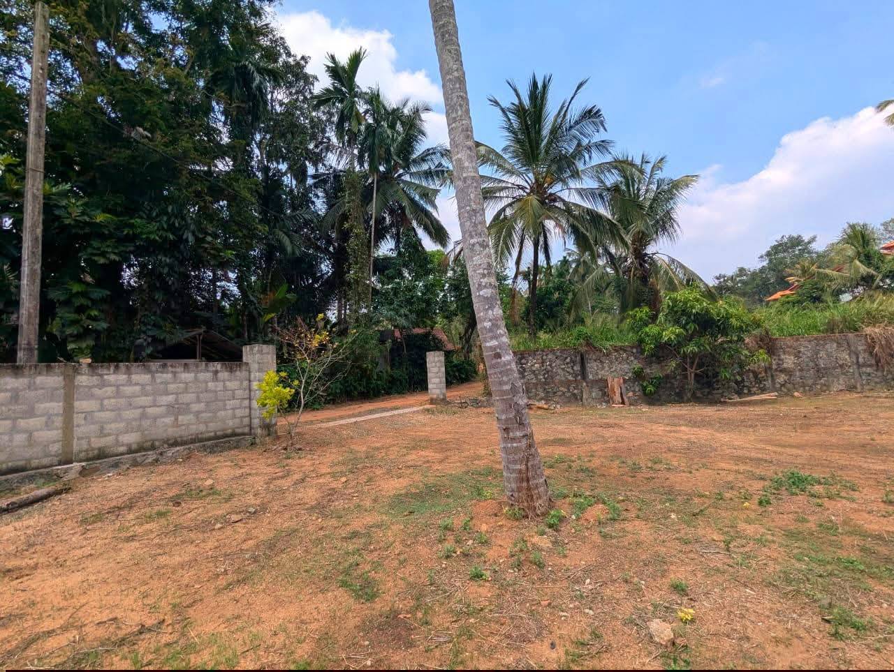 මීරිගම නගර සීමාවේ සිට 400m දුරින් /පර්වස් 80